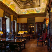 The reading room or library of Porto's old stock exchange building.