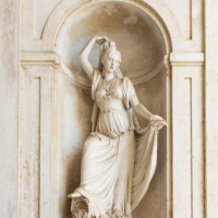 "Liberalidade" (liberality) - Allegorical figures fill niches in the entryway.